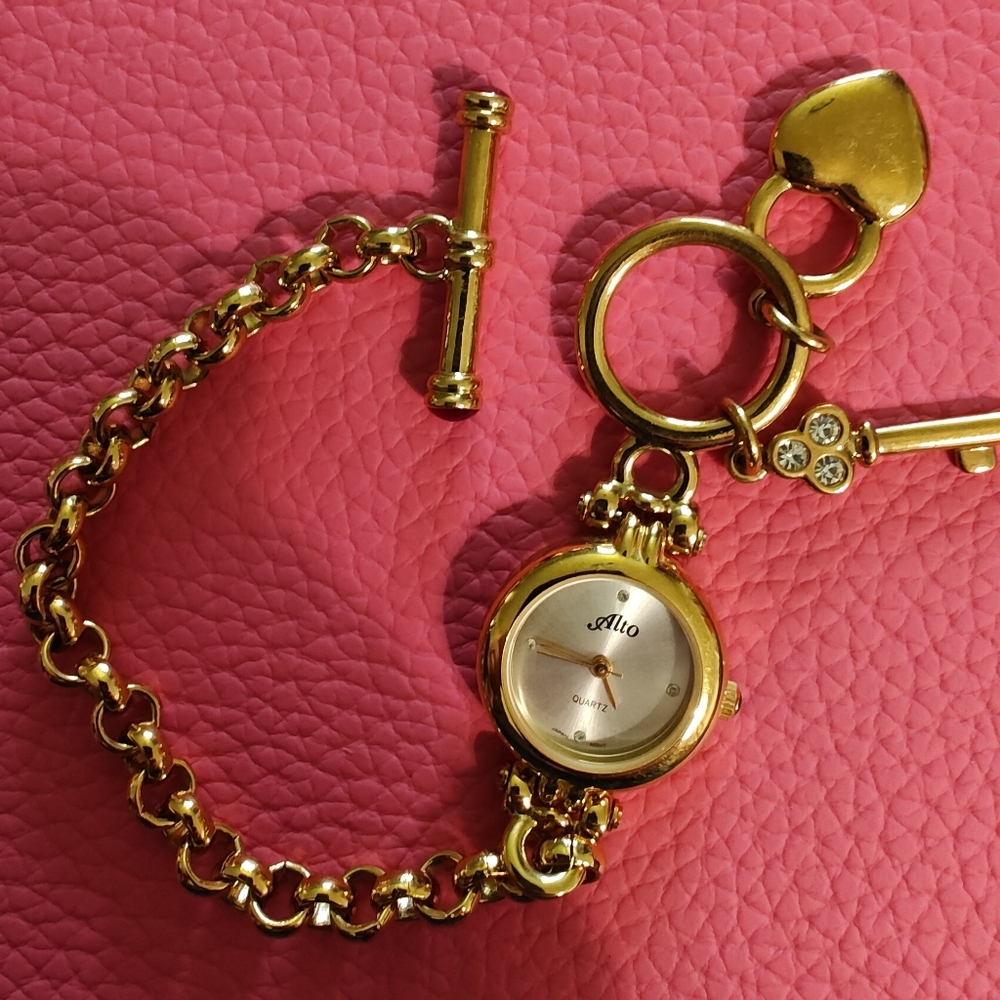 Alto women's watch with toggle clasp and charms 7"